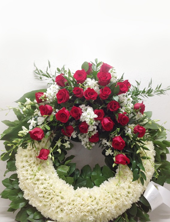 WHITE AND RED CLASSIC WREATH